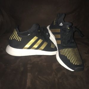 Adidas tennis shoes